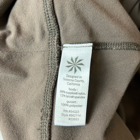 Athleta Stach Shorts Size MT Rusty Brown Elastic Waistband - Picture 8 of 8